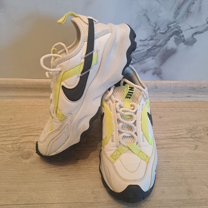 Маратонки за момиче Nike