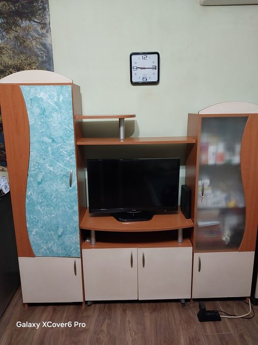 Продавам холна секция.