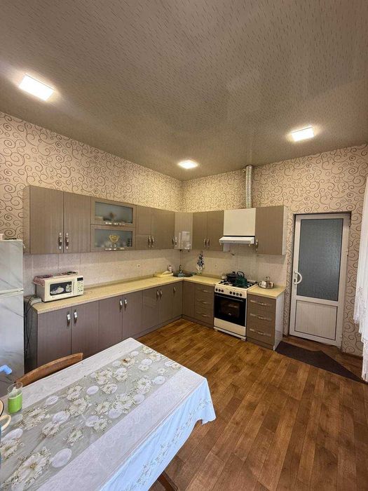 Gilamsaroy to`yxonani orqasida fayzli xovli sotiladi.