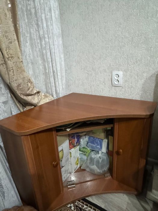Продам тумбочку под ТВ