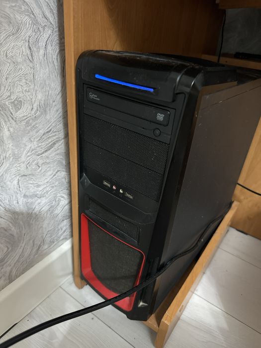 Продам компьютерный стол + техника