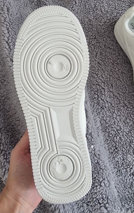 Продаю Новые кроссовки