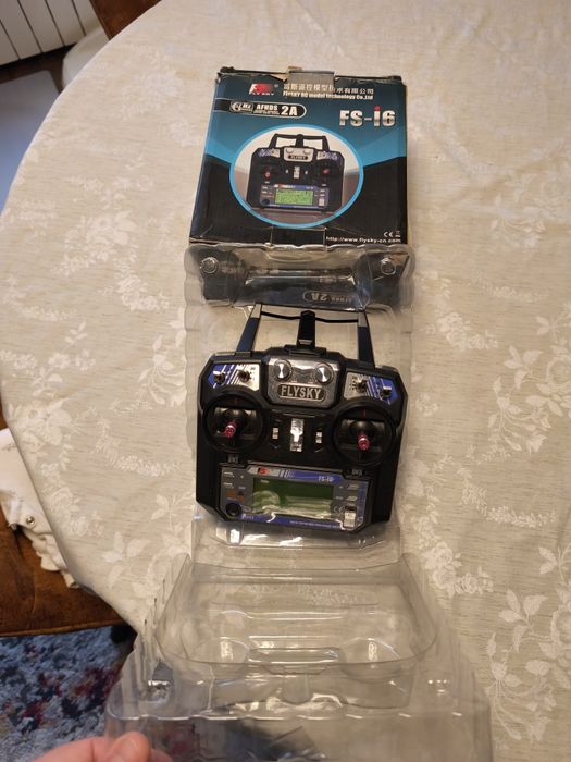 Лодка за захранка Carplounge RT4 + сонар + автопилот/GPS