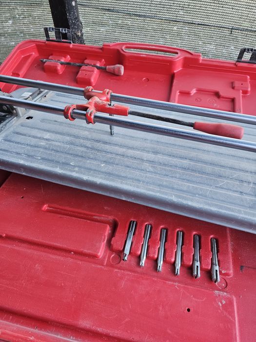 Mașina de gresie si faianță de la Ruby  original cu 6 plus unul cuțite