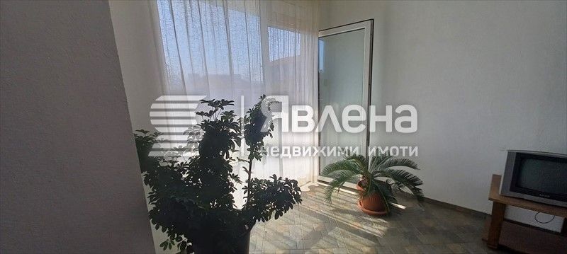 Явлена продава самостоятелна къща в идеален център на гр.Царево