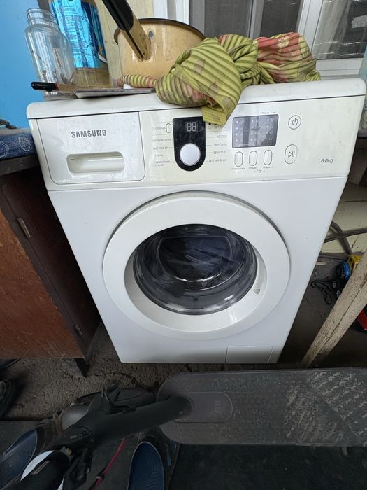 Продам машинку стиральную