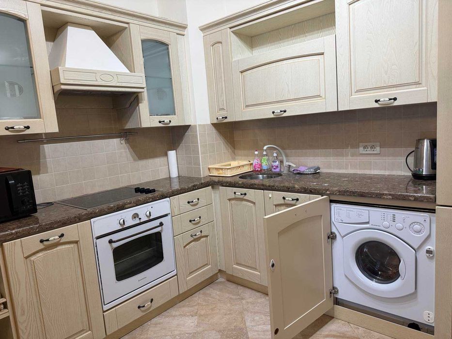 Дава се под наем Двустаен апартамент в Варна, Младост 1 - 100 кв.м за 1495.83 € - Снимка #7