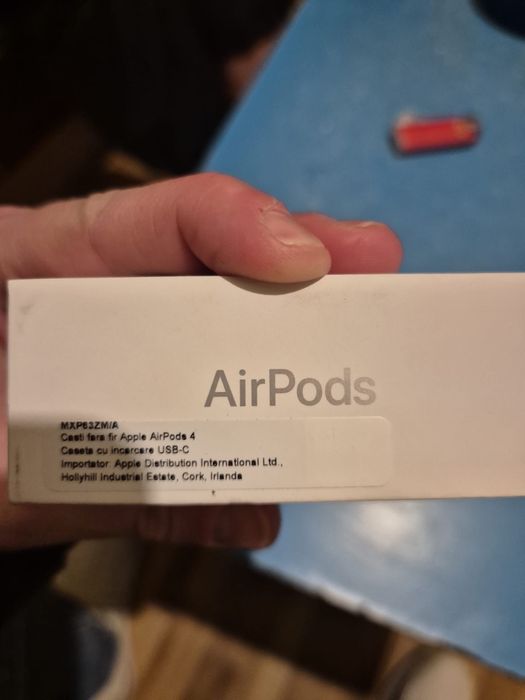 Vand iphone 16 pro 128 gb sigilat cu tot cu casti