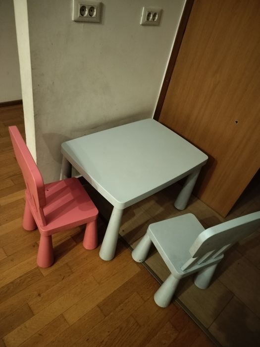 Măsuță Ikea Mammut cu 2 scaune