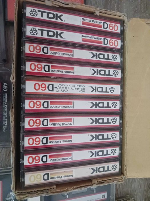 Лот 25 аудио касетки TDK