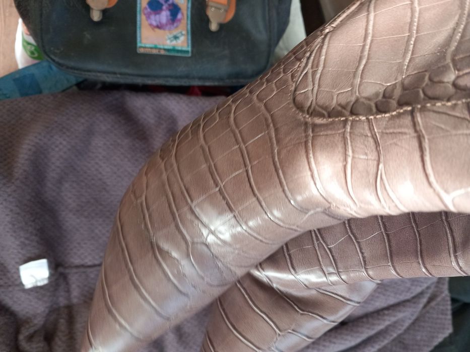 Vând cizme dama maro deschis