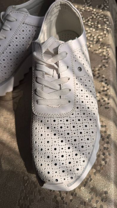 Продам кроссовки.