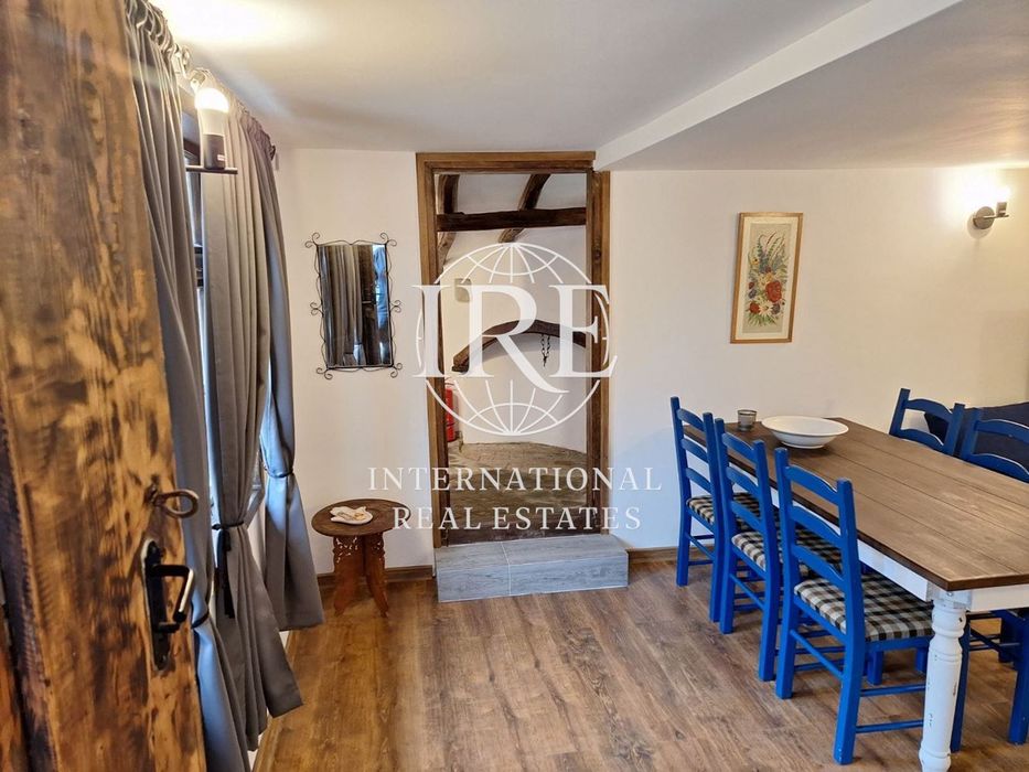 Едноетажна къща, тип хасиенда с басейн! Живописна локация! Тишина, сп