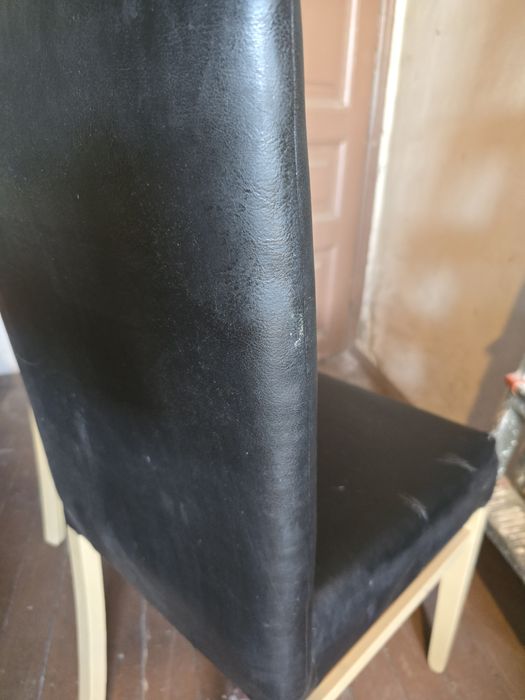 Два броя трапезни стола