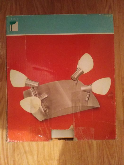 Новый брендовый настенн-потолочный светильник 4×40 Вт.