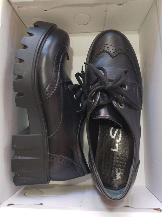 Дамски кожени обувки