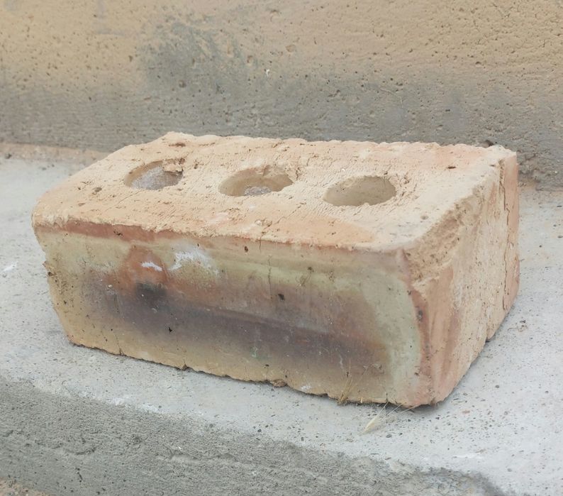 Продается кирпич полуторка