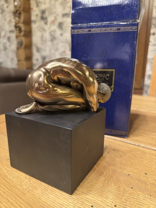 Статуэтку бронзовую продам