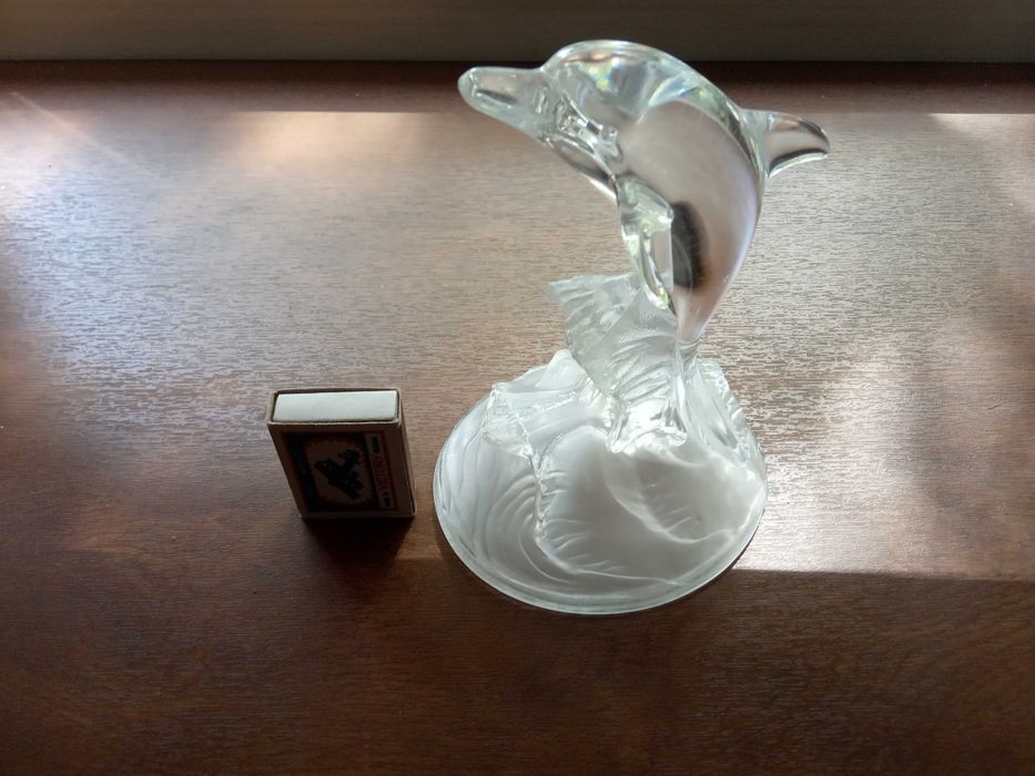 Продам статуэтку «Дельфин на волне», стекло