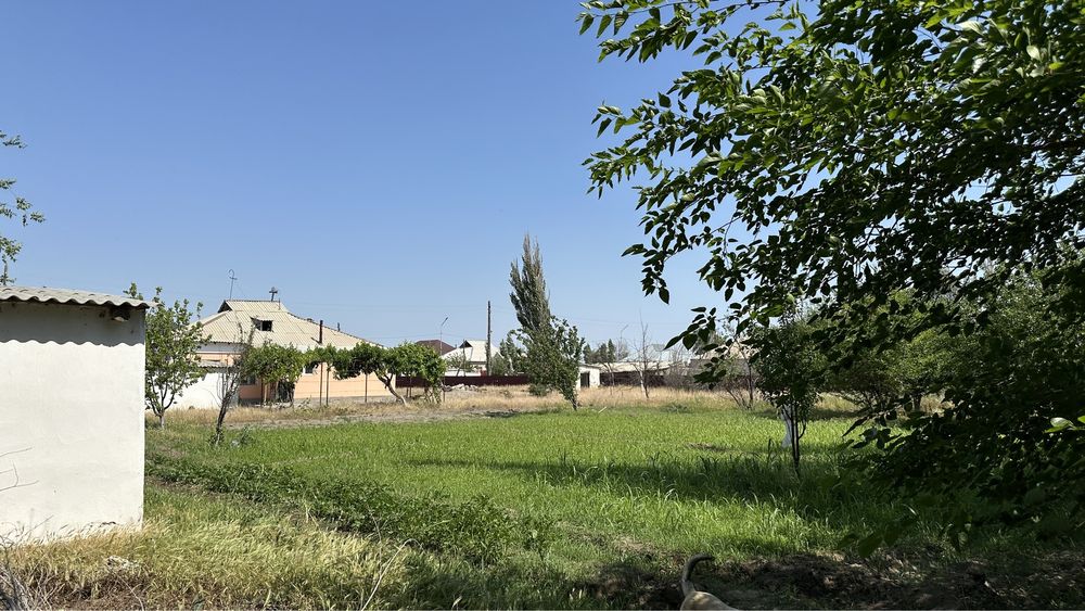 Үй сатылады.