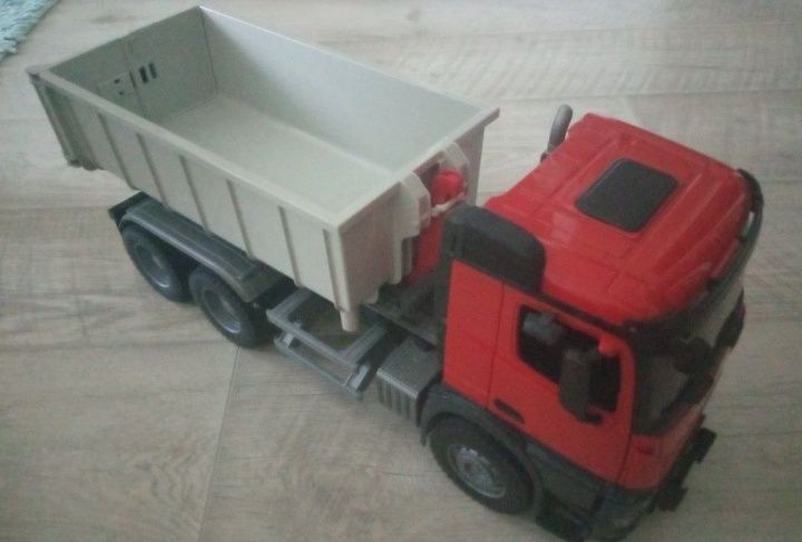 Большой красный машана