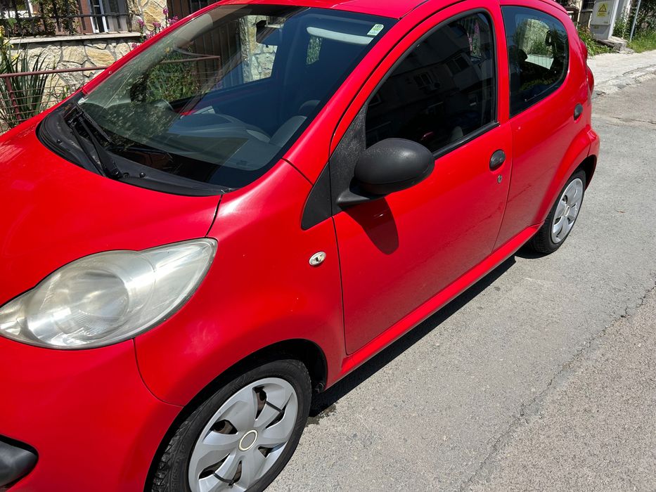 Vând Peugeot 107