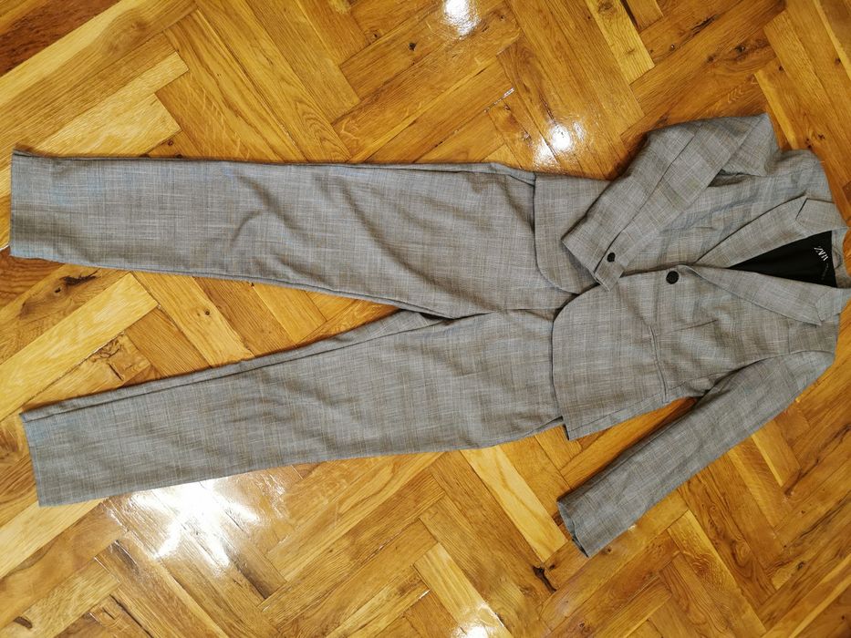 Дамски костюм на ZARA