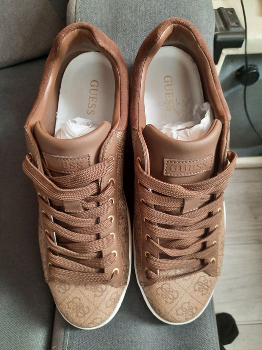 Оригинални сникърси Guess