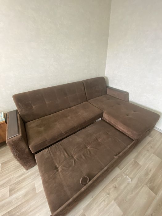 Продаю угловой диван  б/у