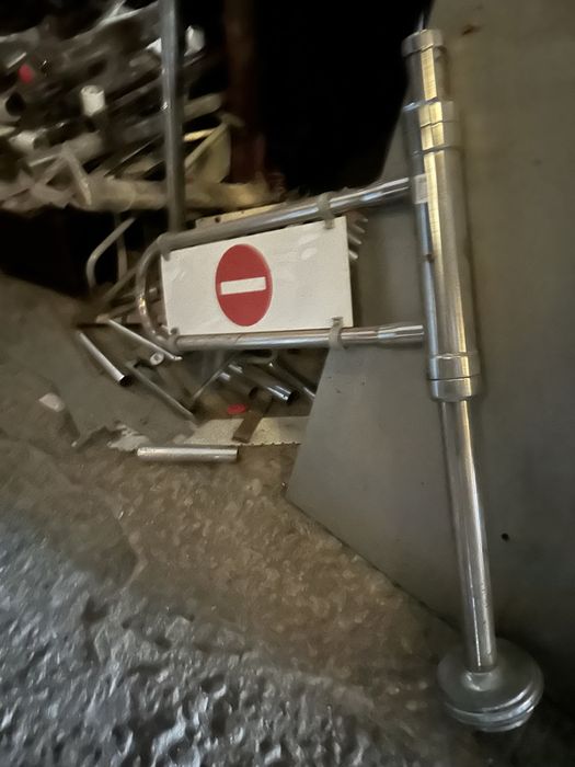 Вход за магазин  - на 90 градуса