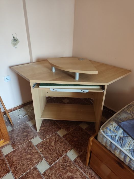 ПОДАРЯВАТ се мебели