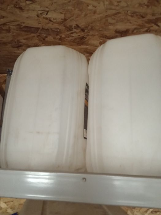 Канистры пластиковые 20,10 литров