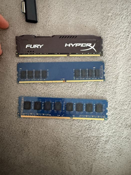 Vând memorii RAM Desktop și Laptop (DDR3 / DDR4) – Diverse modele