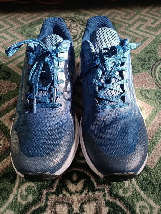 Кроссовки новые 40 размер