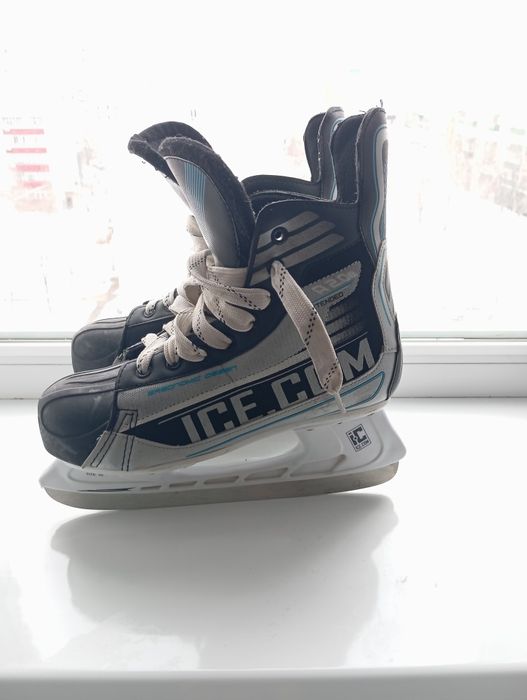 Коньки хоккейные