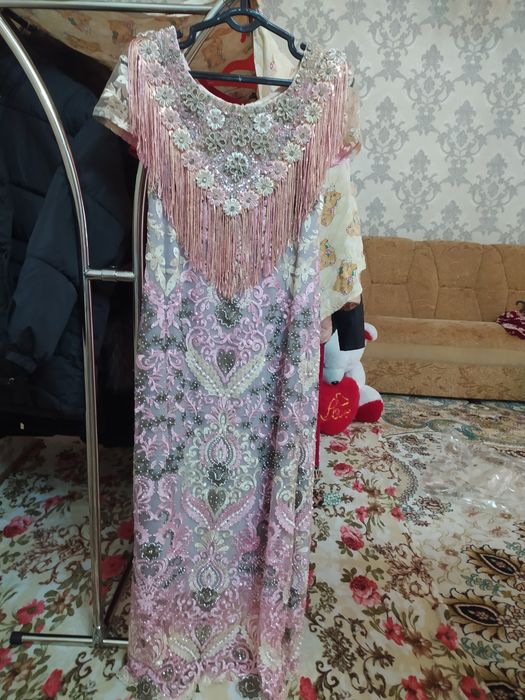 Vecherni kuylak sotiladi