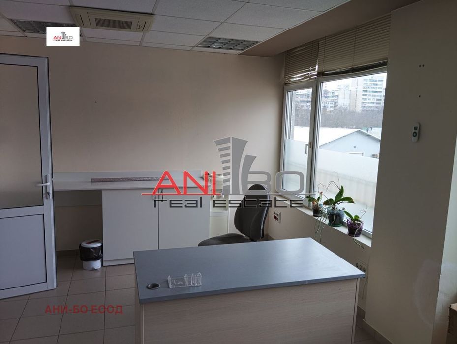 Дава се под наем Офис в Варна, Младост 1 - 812 кв.м за 5000 € - Снимка #9