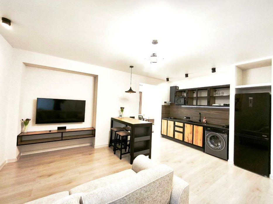 Сдаётся 2комнатная квартира в центре.