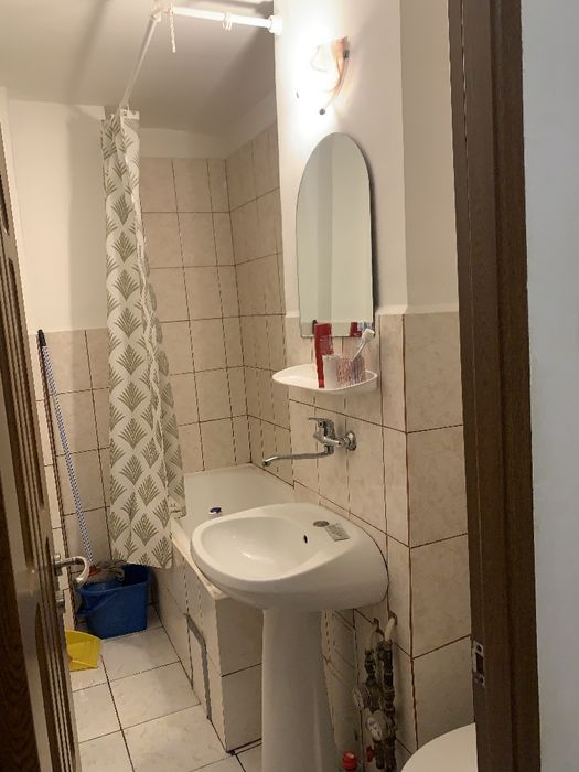 Chirie garsoniera zona Decebal, etaj 1, mobilata, utilata 200 euro
