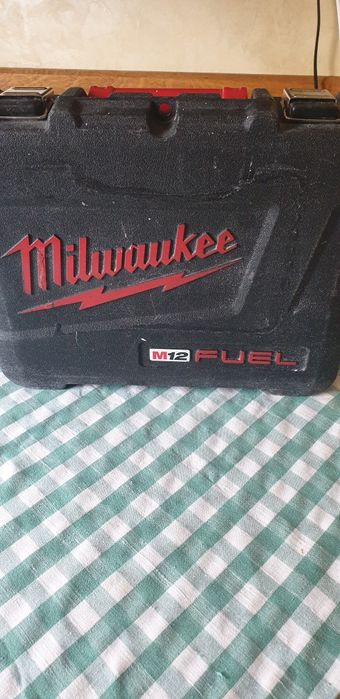 Milwaukee Masina de gaurit si infiletat