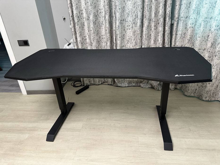 Стол компьютерный Sharkoon Skiller