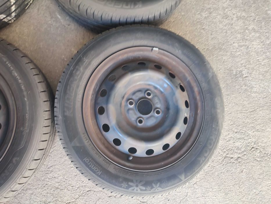 4 бр. 185/60/15 Летни гуми с метални джанти за Toyota Yaris