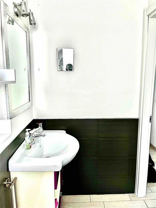 Дава се под наем Тристаен апартамент в София, Център - 90 кв.м за 509.49 € - Снимка #3