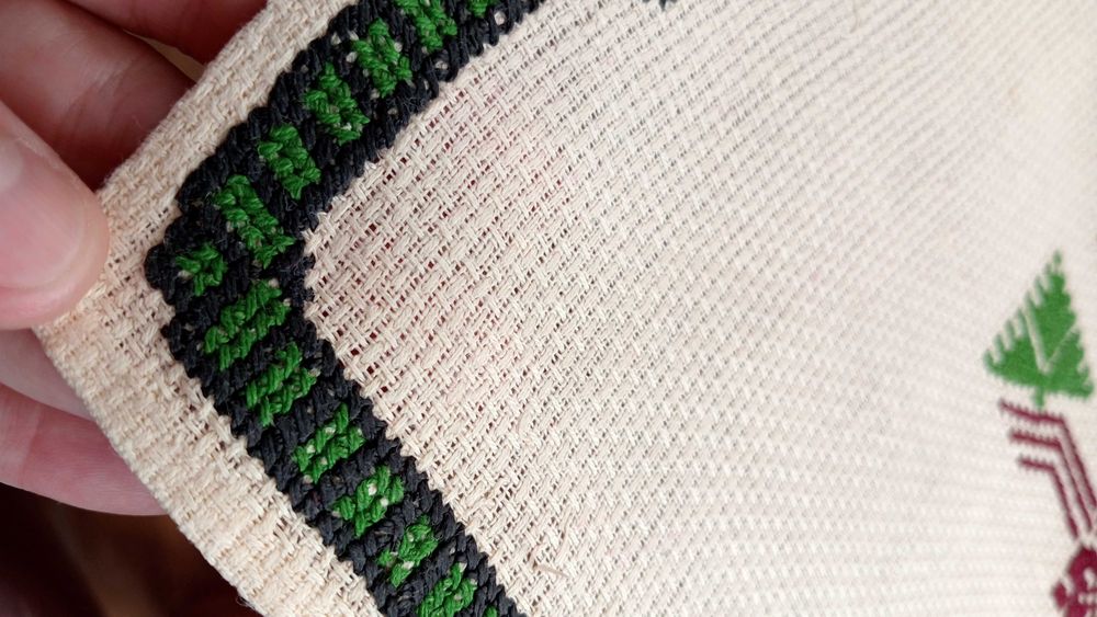 Fata de masa  de peste 40 de ani Handmade creată cu mâna