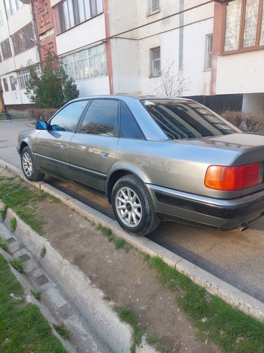 Срочно продам ауди с4