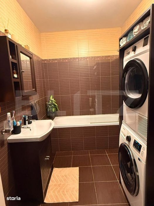 Apartament cu 3 camere de vanzare, Garaj subteran, zona Centrala