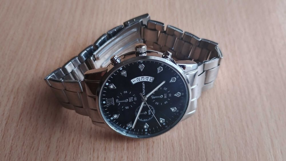 Нов стилен мъжки часовник