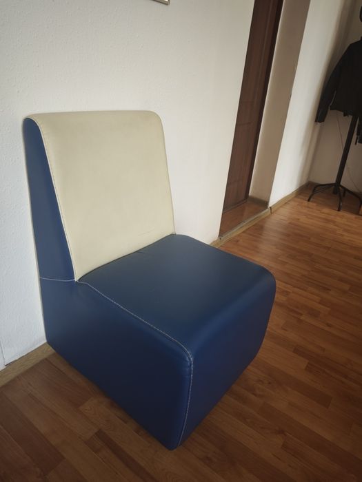 Диван офисный и 2 кресла