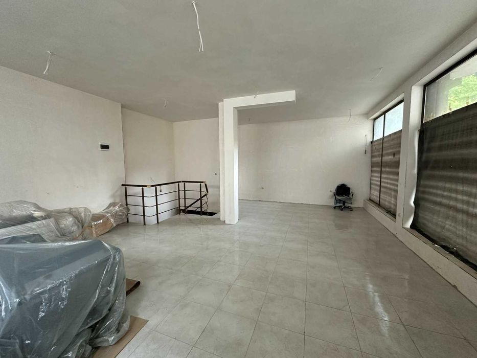 Дава се под наем Магазин в Пловдив, Център - 180 кв.м за 1000 € - Снимка #4