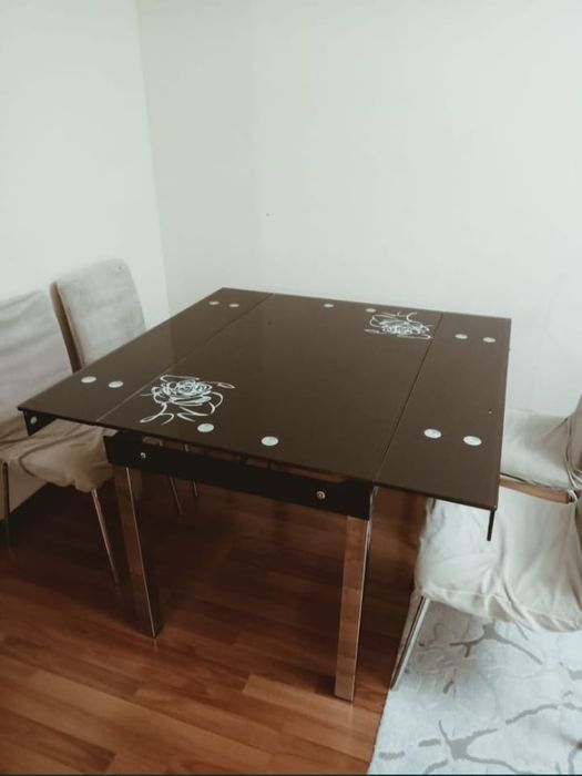 Стол со стульями